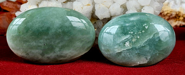 Green Aventurine Palm Stone 🍏