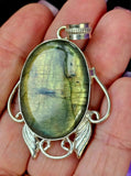 Labradorite Silver Plated Crystal Pendant ✨🩶💚📿