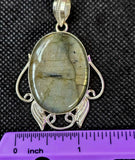 Labradorite Silver Plated Crystal Pendant ✨🩶💚📿