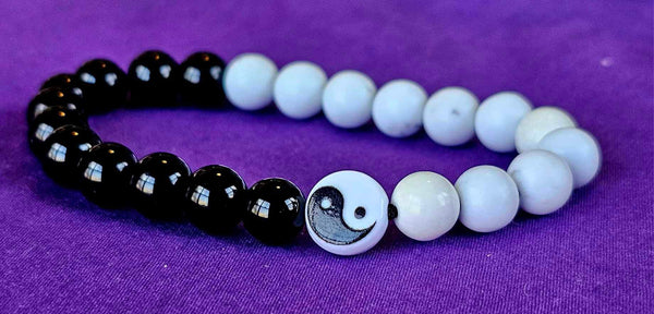 Yin & Yang Handmade Crystal Bracelet 🖤☯️📿🤍