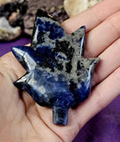 Sodalite Crystal Leaf Carving 💙🌿🖤🤍✨