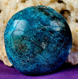 LG. Blue Apatite Crystal Palmstone ✨🤩 💙🔵💎💠