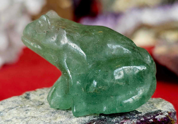 Green Strawberry Quartz Crystal Frog Figurine 🐸🍓