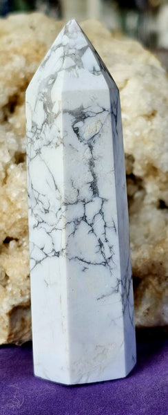 Howlite Crystal Tower 🗼🤍✨ 🩶