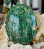 LG. Green & Yellow Jasper Crystal Palmstone 💚🍏💛✨