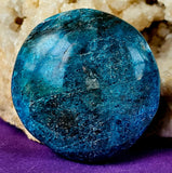 LG. Blue Apatite Crystal Palmstone ✨🤩 💙🔵💎💠