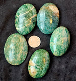 LG. Green & Yellow Jasper Crystal Palmstone 💚🍏💛✨