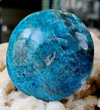 LG. Blue Apatite Crystal Palmstone ✨🤩 💙🔵💎💠